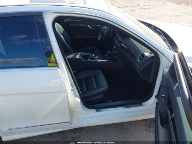 2013 MERCEDES-BENZ C 350 WDDGF5HB2DR271844 Photo 4