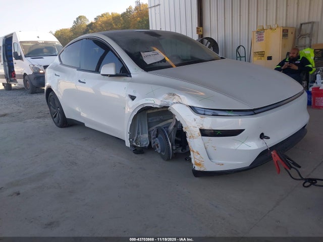 2026 TESLA MODEL Y 7SAYGDED6TA427996 Photo 0