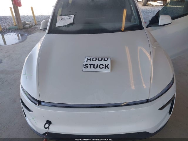 2026 TESLA MODEL Y 7SAYGDED6TA427996 Photo 9