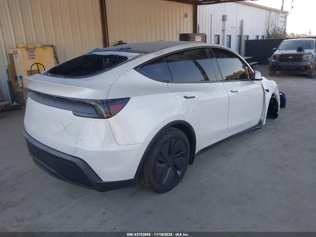 2026 TESLA MODEL Y 7SAYGDED6TA427996 Photo 3