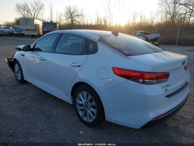 2018 KIA OPTIMA 5XXGU4L30JG206130 Photo 2