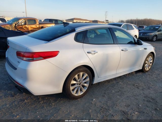 2018 KIA OPTIMA 5XXGU4L30JG206130 Photo 3