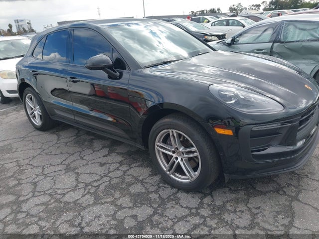 2022 PORSCHE MACAN WP1AA2A55NLB10070