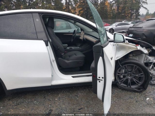 2024 TESLA MODEL Y 7SAYGAEE7RF195993 Photo 4
