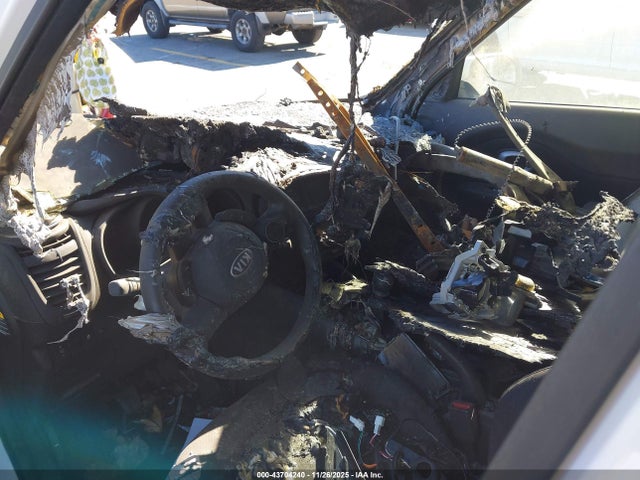 KNDJN2A2XJ7549733 KIA Soul
