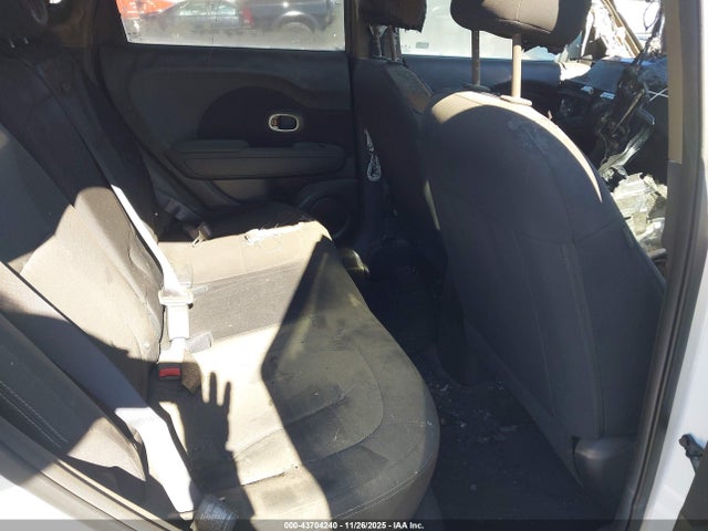 KNDJN2A2XJ7549733 KIA Soul