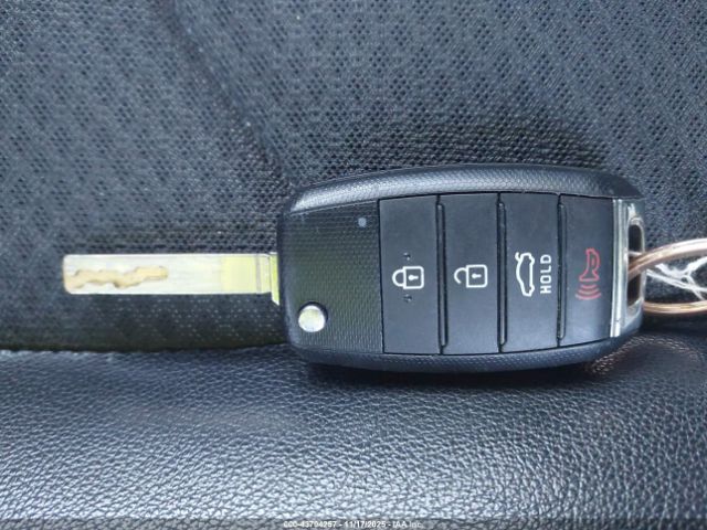 2018 KIA OPTIMA 5XXGT4L33JG243563 Photo 10