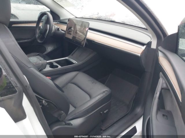 2025 TESLA MODEL Y 7SAYGAEE5SF306207 Photo 4