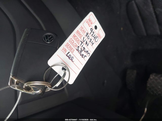 Volkswagen Tiguan 2.0t S 2024 3VVRB7AX2RM048228 Image 11