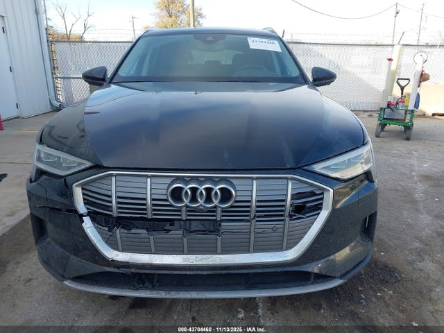 WA1LAAGE5MB022422 Audi E-tron Premium Plus Quattro