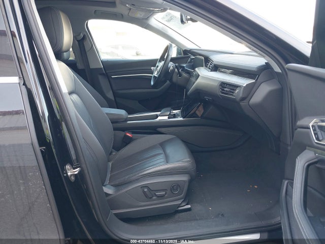 2021 AUDI E-TRON WA1LAAGE5MB022422 Photo 4