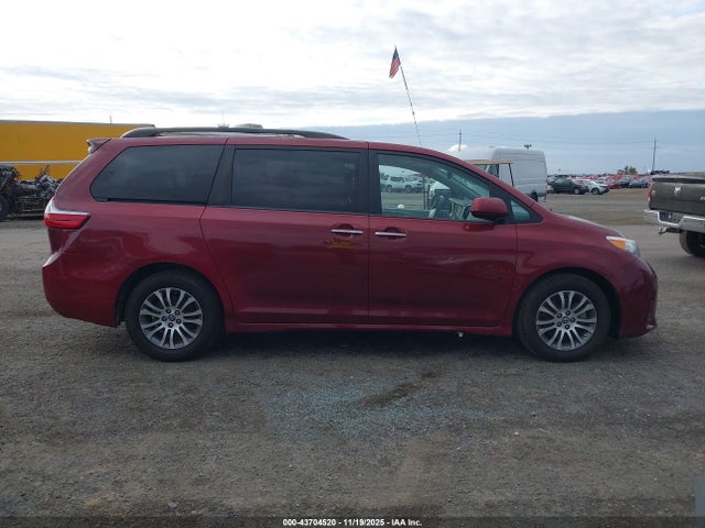5TDYZ3DC9KS980973 Toyota Sienna Xle 8 Passenger