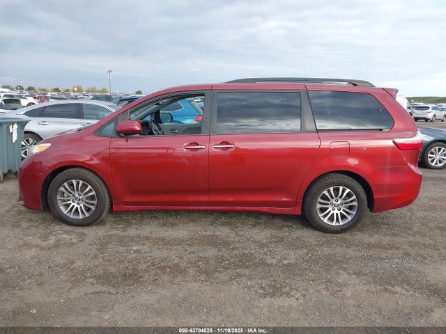 5TDYZ3DC9KS980973 Toyota Sienna Xle 8 Passenger