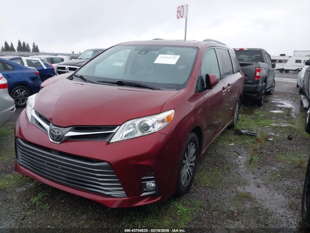 5TDYZ3DC9KS980973 Toyota Sienna Xle 8 Passenger