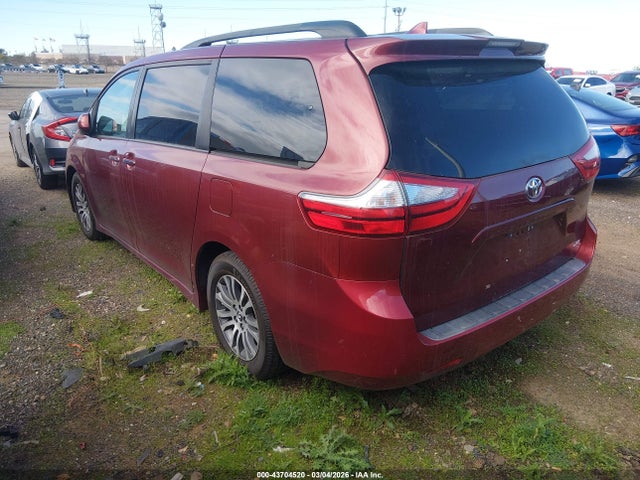 5TDYZ3DC9KS980973 Toyota Sienna Xle 8 Passenger