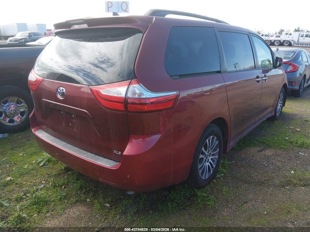 5TDYZ3DC9KS980973 Toyota Sienna Xle 8 Passenger