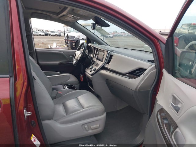 5TDYZ3DC9KS980973 Toyota Sienna Xle 8 Passenger