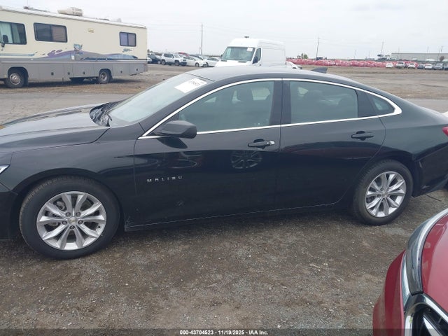 1G1ZD5ST2NF162855 Chevrolet Malibu Fwd Lt