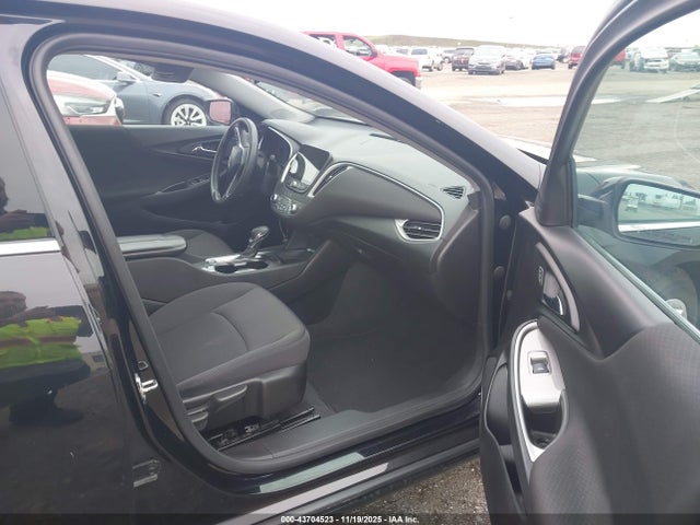 1G1ZD5ST2NF162855 Chevrolet Malibu Fwd Lt
