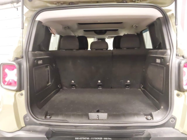 Продаж на аукціоні авто 2015 Jeep Renegade Trailhawk, vin: ZACCJBCT5FPB80607, номер лоту: 43704745