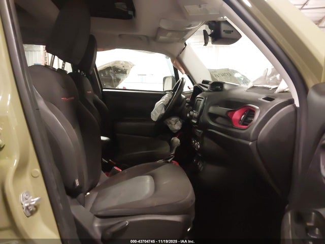Продаж на аукціоні авто 2015 Jeep Renegade Trailhawk, vin: ZACCJBCT5FPB80607, номер лоту: 43704745