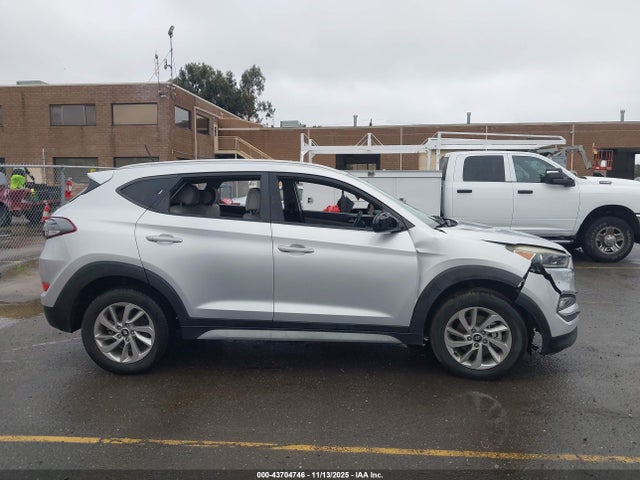 KM8J33A44HU407673 Hyundai TUCSON SE