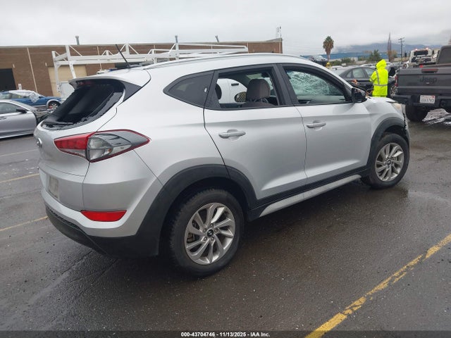 KM8J33A44HU407673 Hyundai TUCSON SE