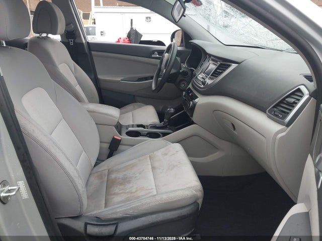KM8J33A44HU407673 Hyundai TUCSON SE
