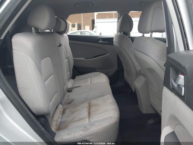 KM8J33A44HU407673 Hyundai TUCSON SE