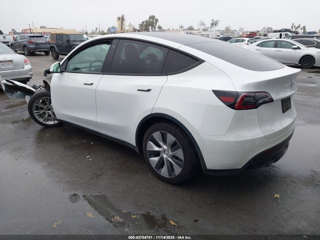 2023 TESLA MODEL Y 7SAYGAEE6PF744113 Photo 2