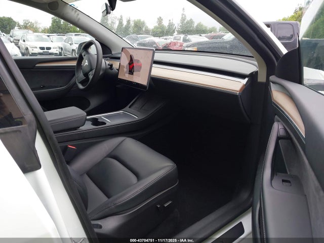 2023 TESLA MODEL Y 7SAYGAEE6PF744113 Photo 4