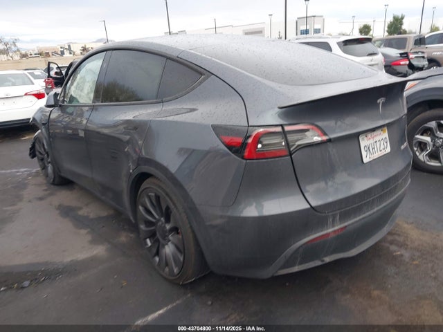 2023 TESLA MODEL Y 7SAYGDEF2PF941631 Photo 2