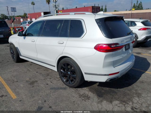 2021 BMW X7 5UXCW2C08M9G78386 Photo 2