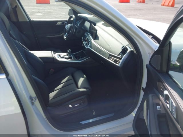 2021 BMW X7 5UXCW2C08M9G78386 Photo 4