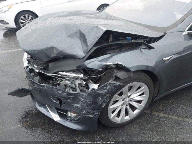 Tesla Model S 100d/60d/75d/90d/p100d 2017 5YJSA1E25HF223699 Image 19