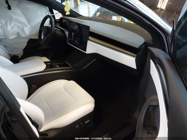2024 TESLA MODEL X 7SAXCBE67RF457369 Photo 4