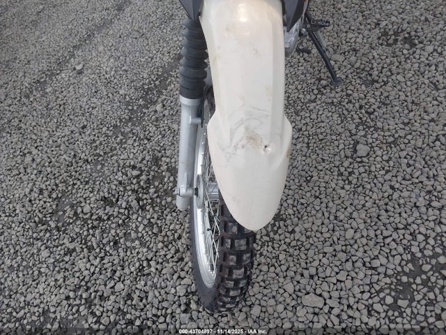 Yamaha XT250 2018 JYADG24E1JA009408 Image 14
