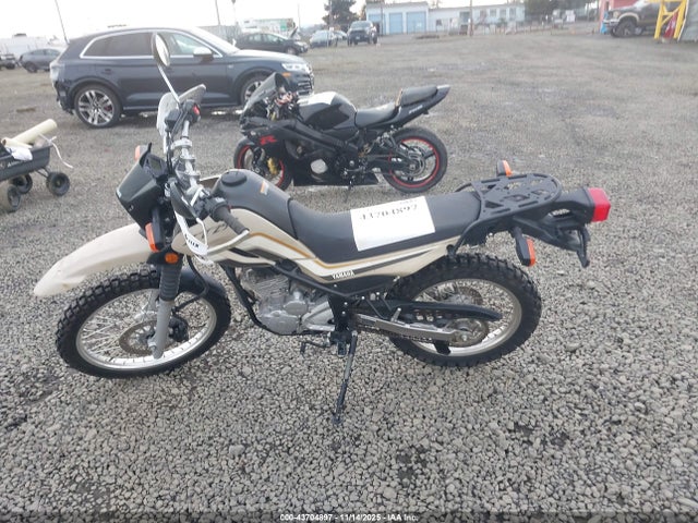 Yamaha XT250 2018 JYADG24E1JA009408 Image 13
