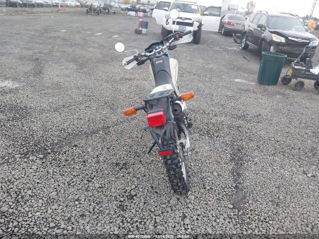 Yamaha XT250 2018 JYADG24E1JA009408 Image 6