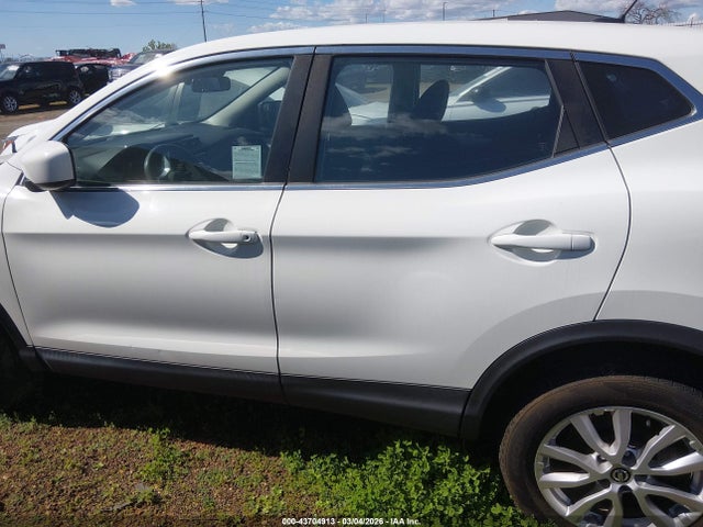 JN1BJ1AV4MW314424 Nissan Rogue Sport S Fwd Xtronic Cvt