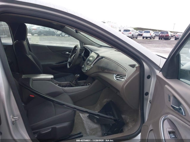 1G1ZE5ST0HF252944 Chevrolet MALIBU 1LT