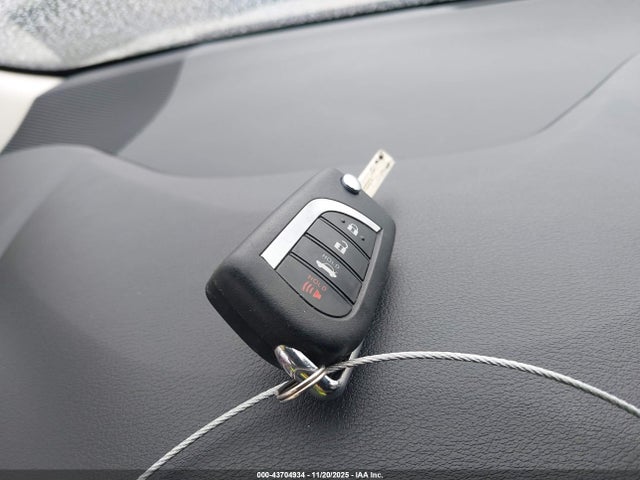 JTDEPRAE3LJ109650 Toyota COROLLA LE