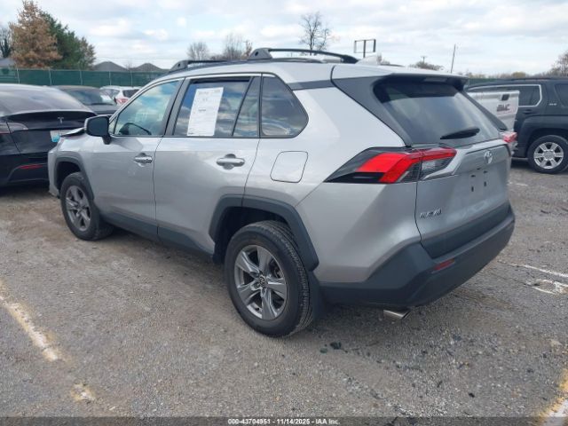 2022 TOYOTA RAV4 2T3W1RFVXNC183569 Photo 2