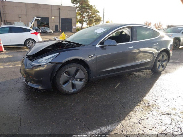 2019 TESLA MODEL 3 5YJ3E1EA7KF400499 Photo 1
