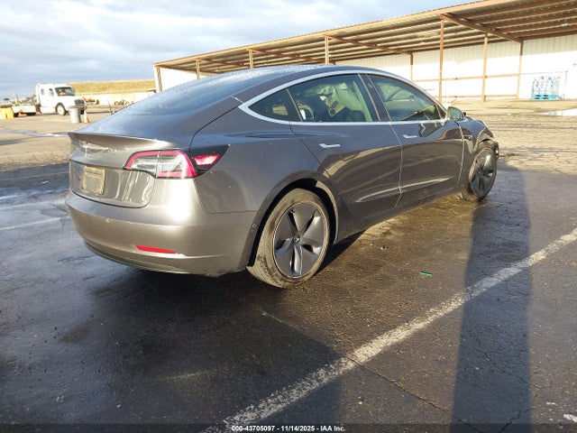 2019 TESLA MODEL 3 5YJ3E1EA7KF400499 Photo 3