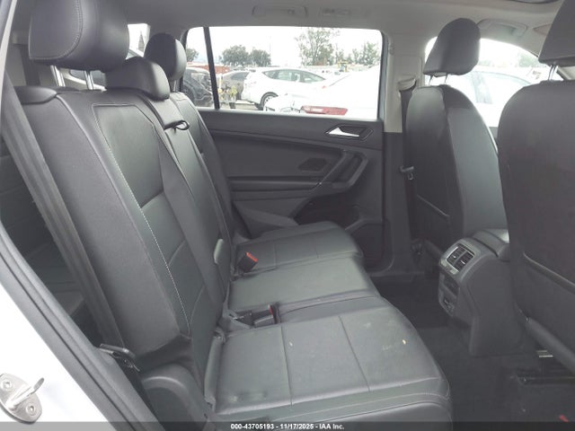 3VV3B7AX0JM051946 Volkswagen Tiguan 2.0t Se/2.0t Sel