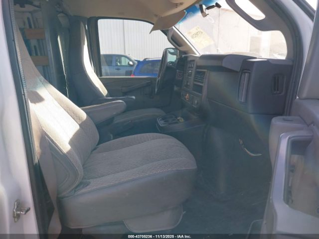 2017 GMC SAVANA 2500 1GTW7AFFXH1910008 Photo 4