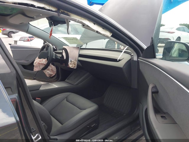 2025 TESLA MODEL 3 5YJ3E1EA7SF950530 Photo 4