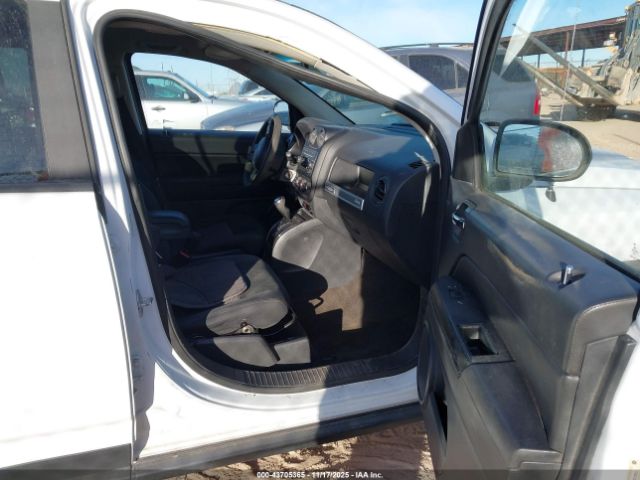 2014 JEEP COMPASS 1C4NJCBA7ED777849 Photo 4