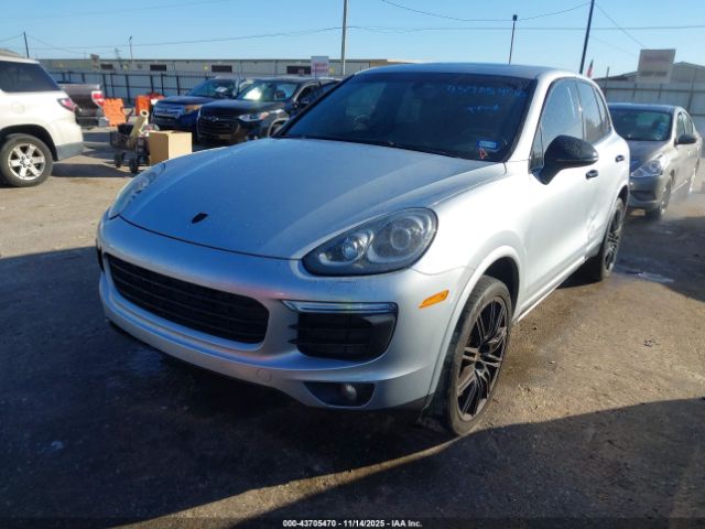 2017 PORSCHE CAYENNE WP1AA2A2XHKA82752 Photo 1